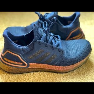 Mens size 6.5 women’s 7.5 adidas Ultraboost 20